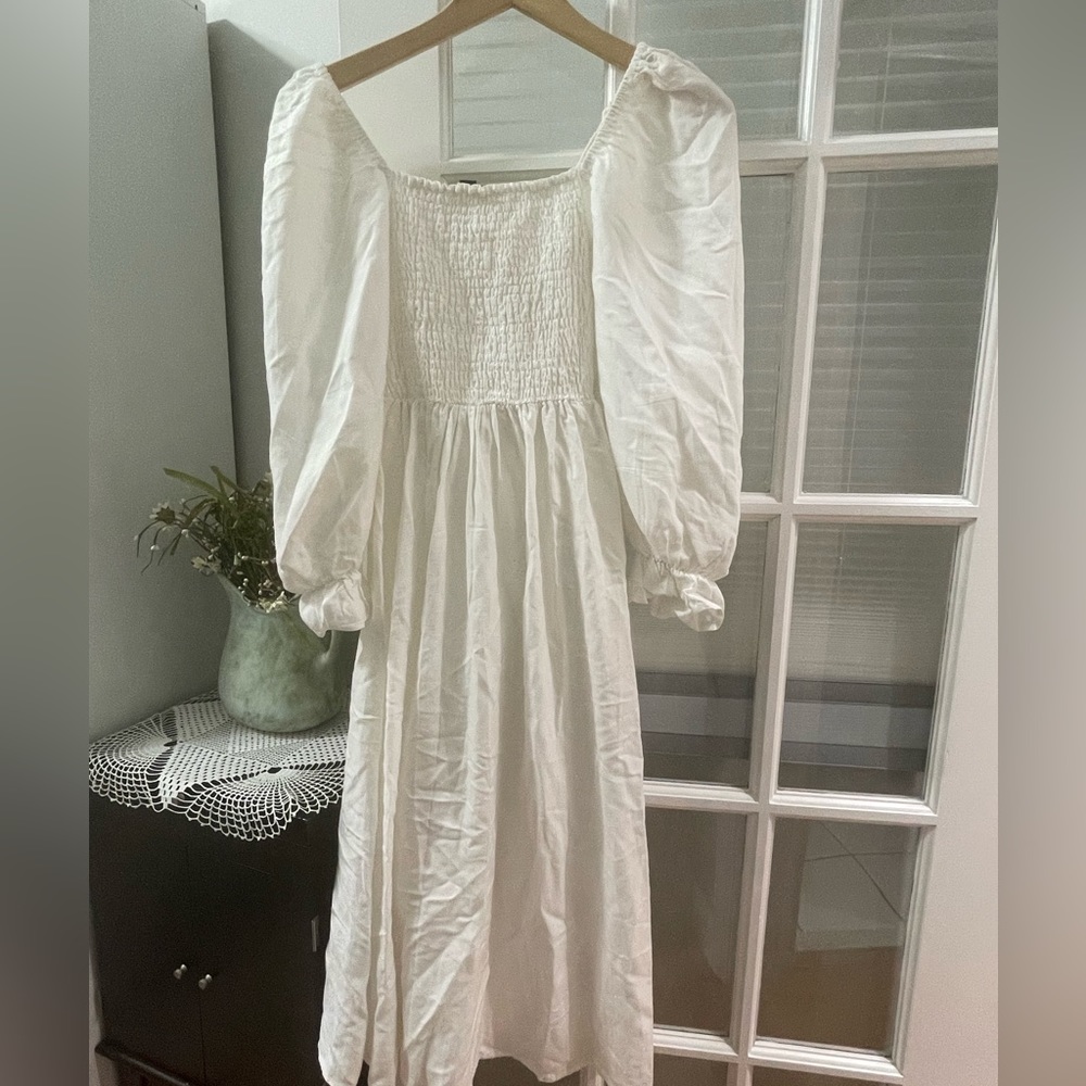 SOLD - New look petite dress in US 0 but can fit 0-4 as it’s a stretchy up top!
